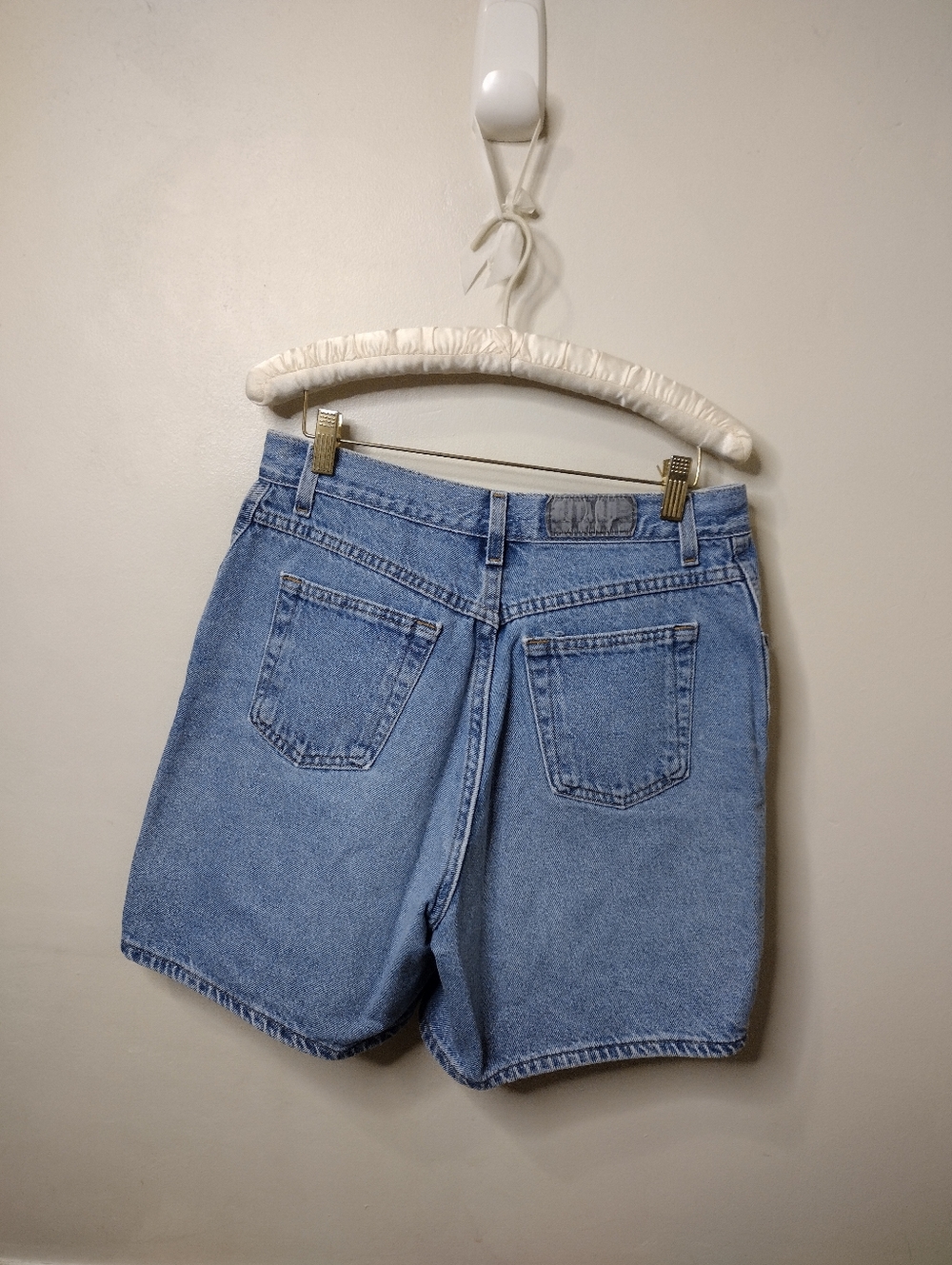 Vintage 1980-90's Gitano Classic 100% Cotton High Waisted, Light Wash Mom Shorts - Picture 3 of 4
